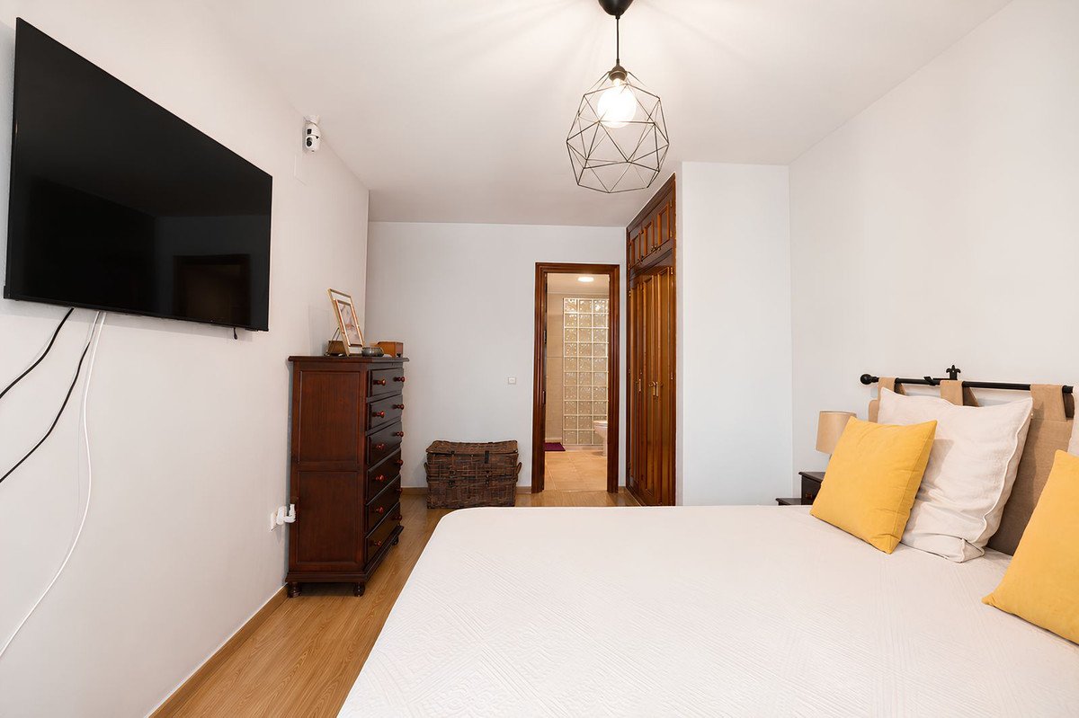 4 Bed Middle Floor Apartment in Los Boliches