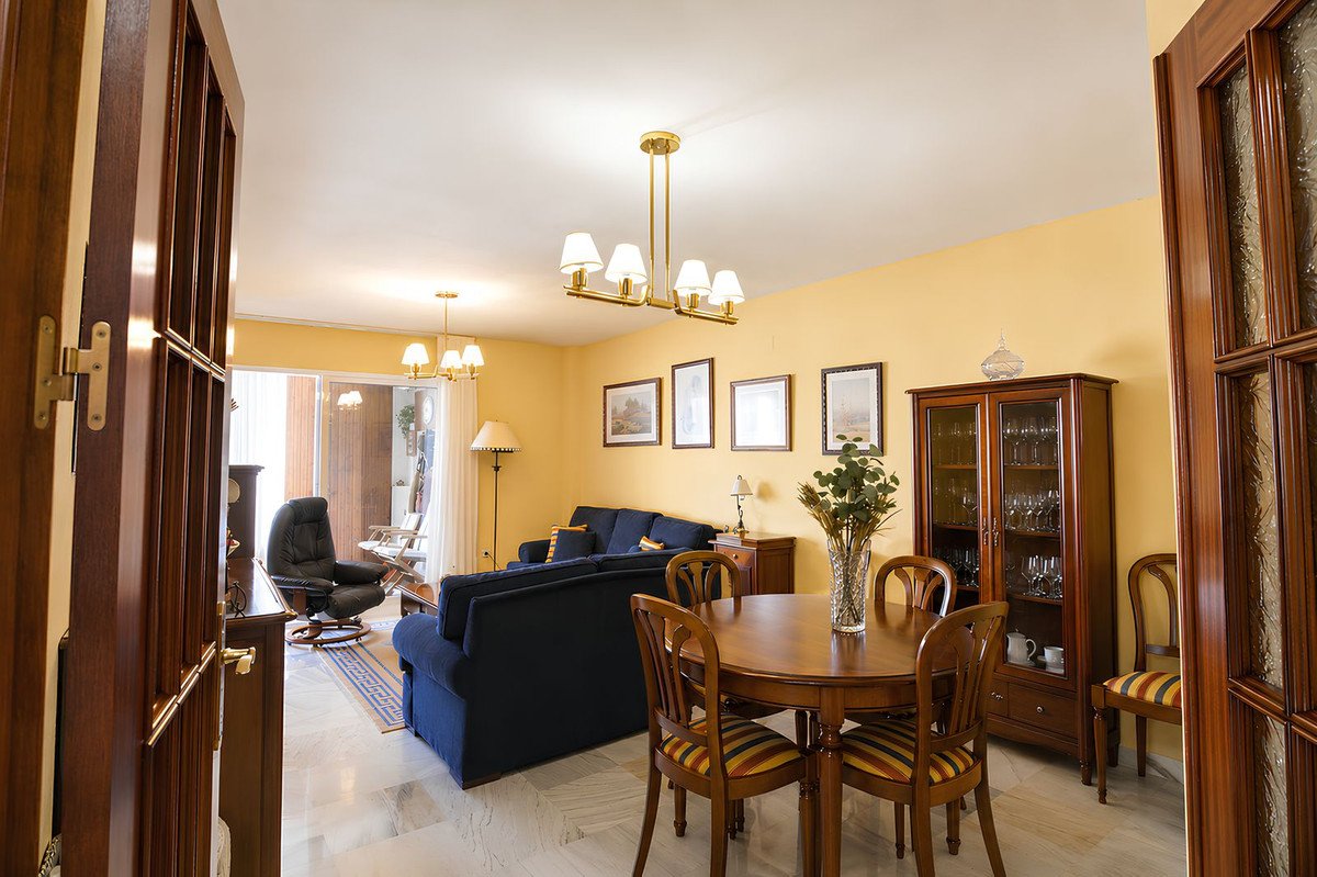4 Bed Middle Floor Apartment in Los Boliches