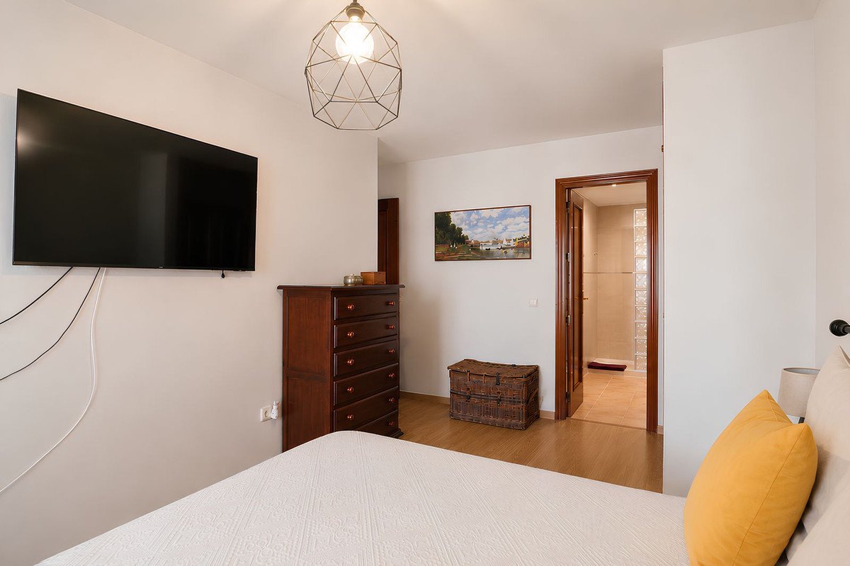4 Bed Middle Floor Apartment in Los Boliches