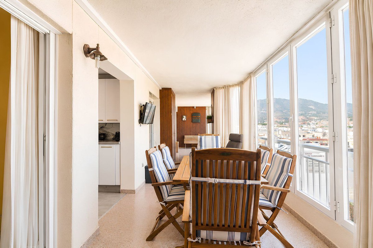 4 Bed Middle Floor Apartment in Los Boliches