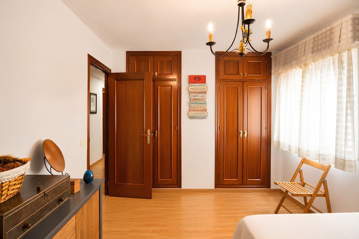 4 Bed Middle Floor Apartment in Los Boliches