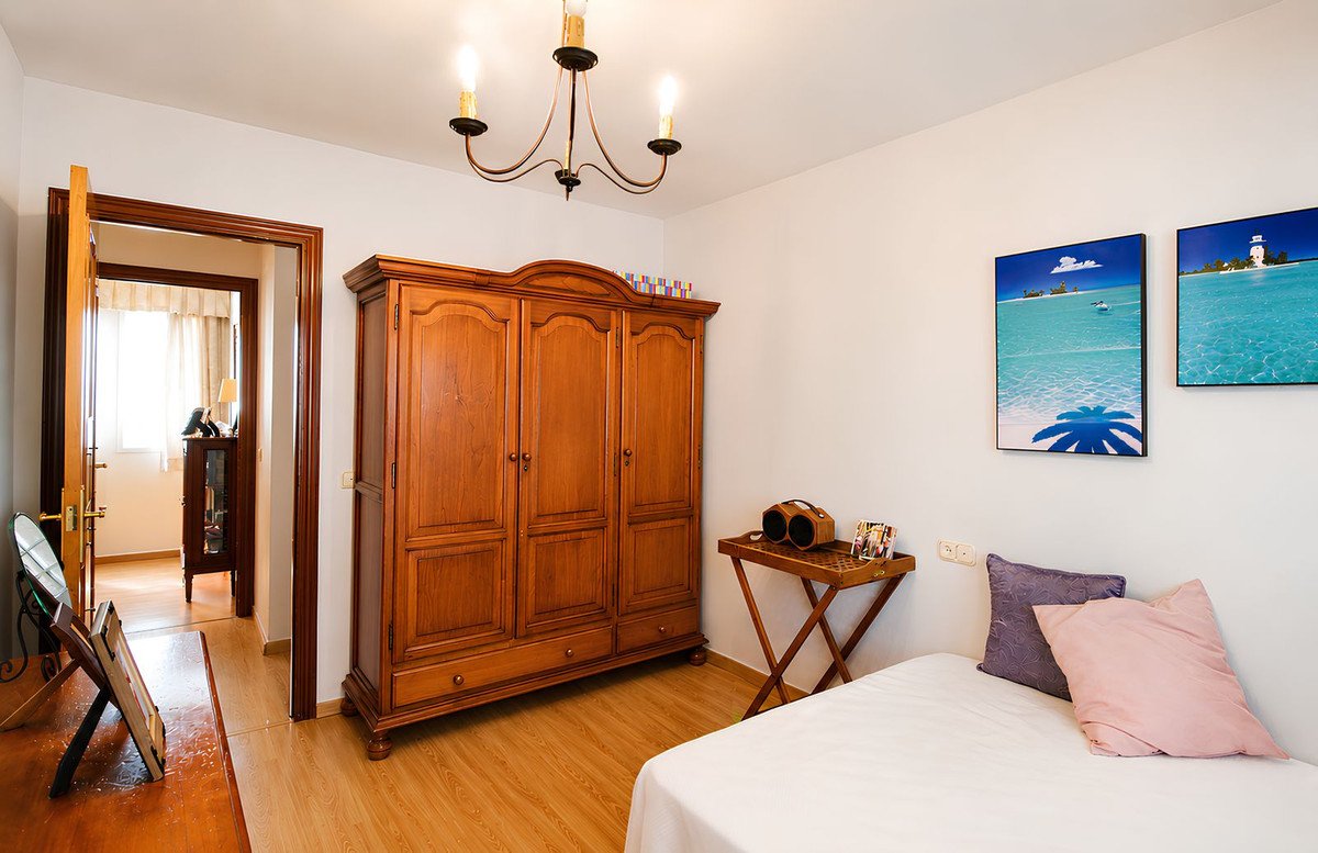 4 Bed Middle Floor Apartment in Los Boliches