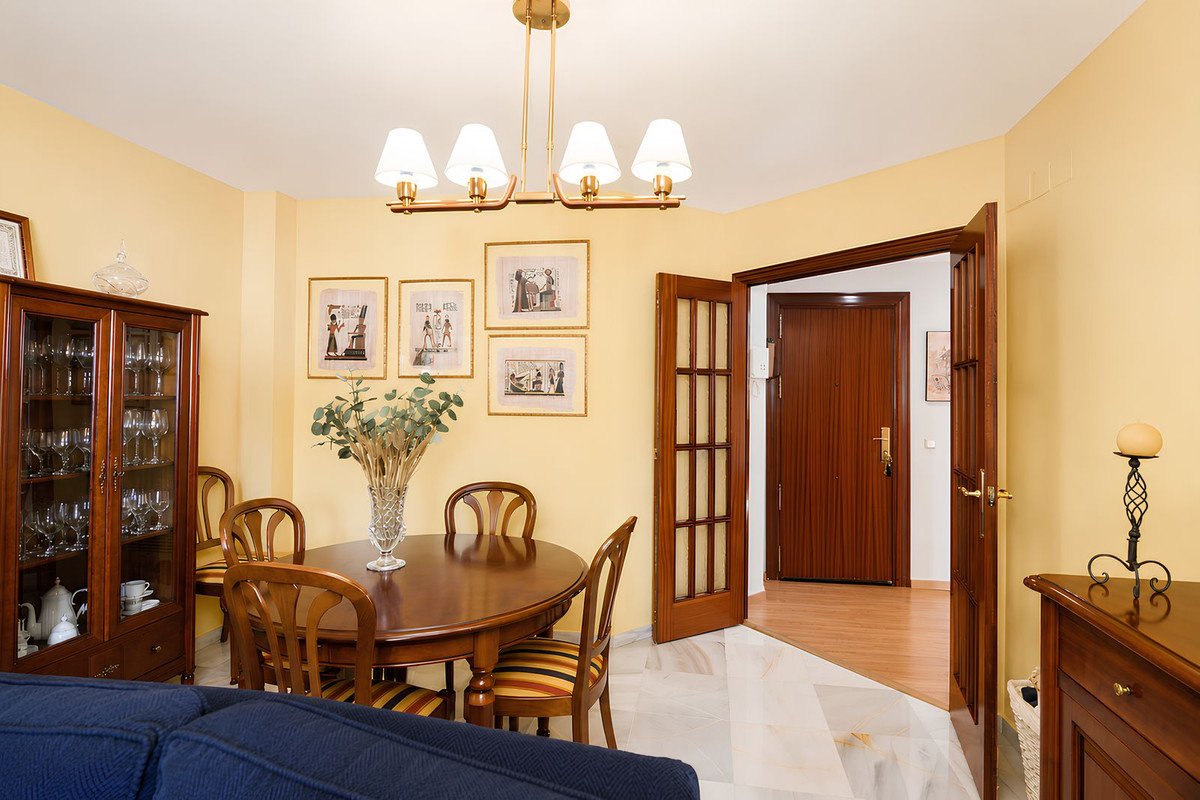 4 Bed Middle Floor Apartment in Los Boliches