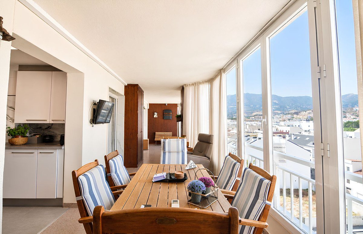 4 Bed Middle Floor Apartment in Los Boliches