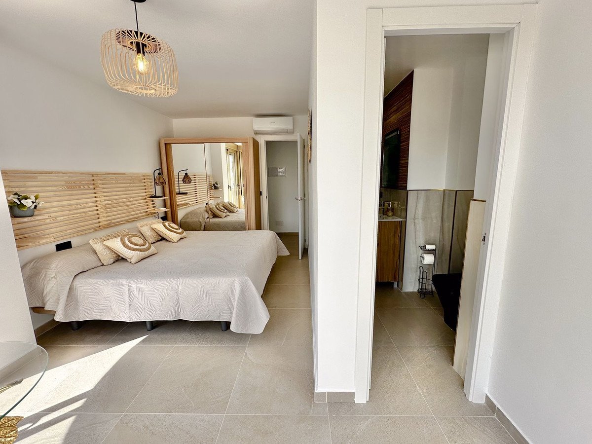 2 Bed Middle Floor Apartment in Fuengirola