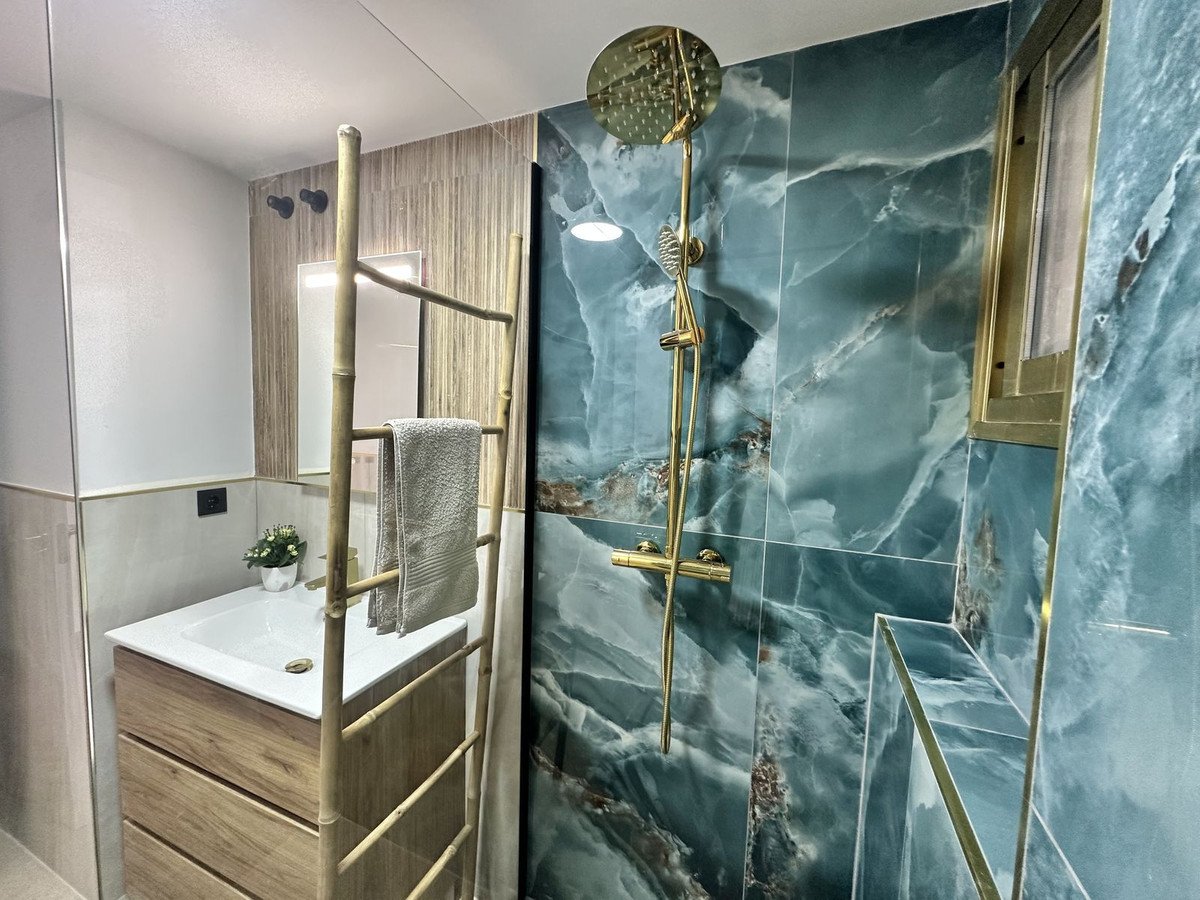 2 Bed Middle Floor Apartment in Fuengirola