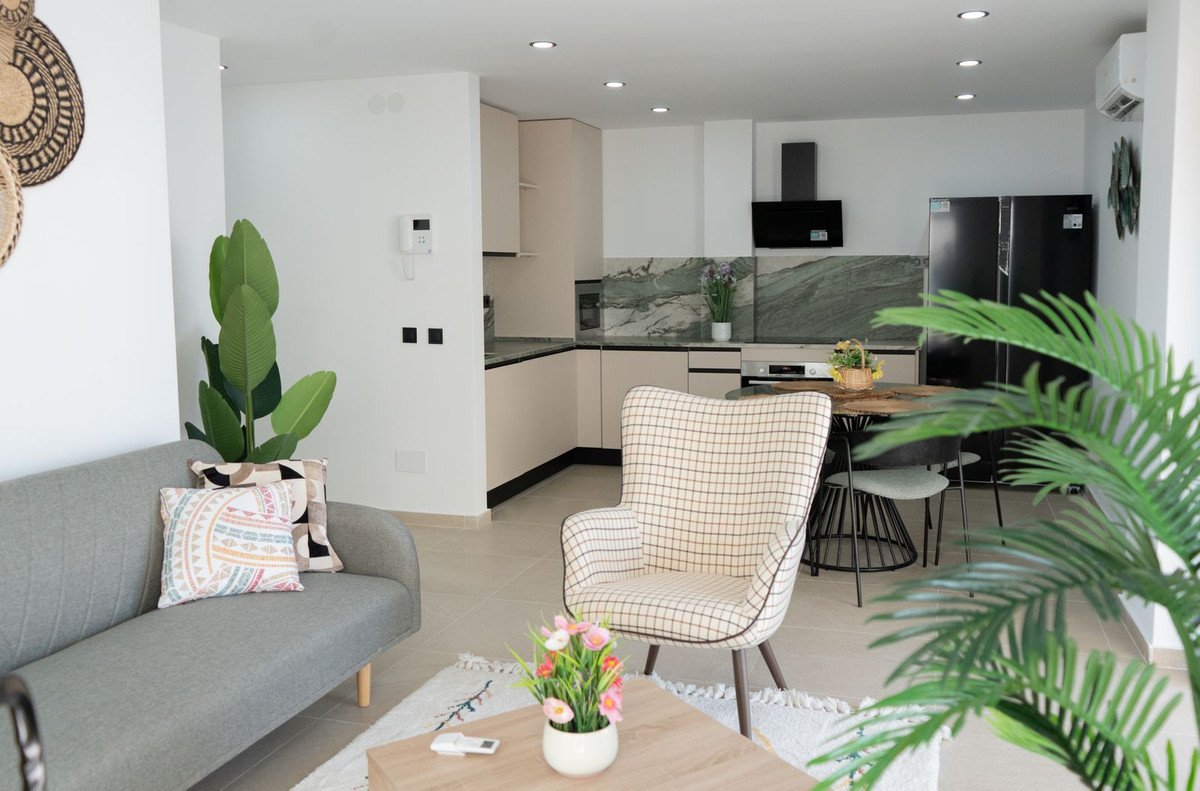 2 Bed Middle Floor Apartment in Fuengirola