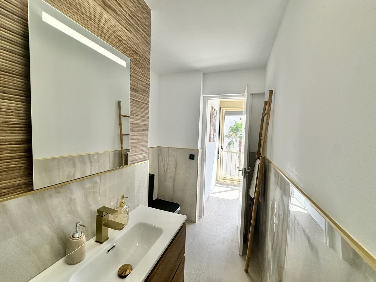 2 Bed Middle Floor Apartment in Fuengirola