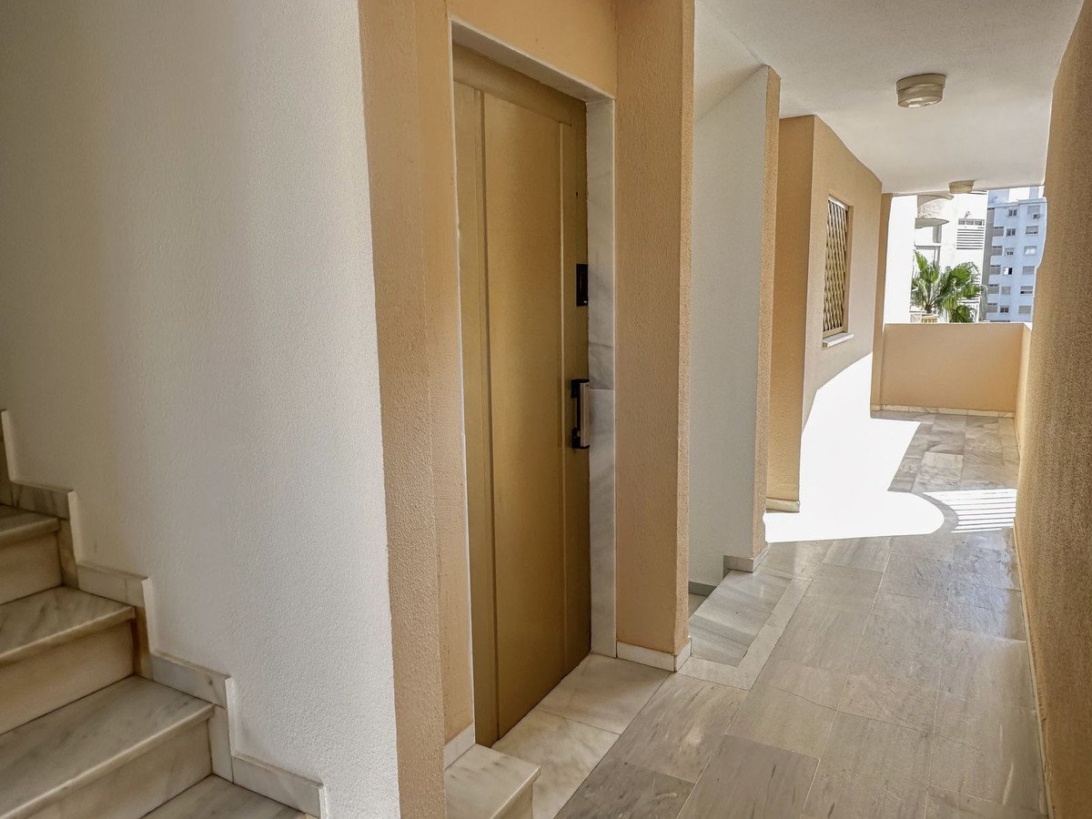 2 Bed Middle Floor Apartment in Fuengirola