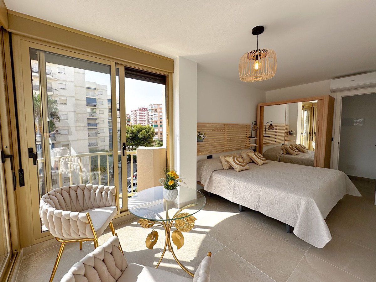 2 Bed Middle Floor Apartment in Fuengirola