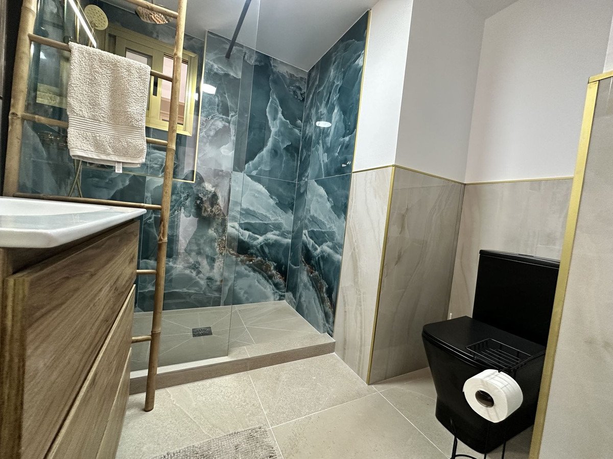 2 Bed Middle Floor Apartment in Fuengirola