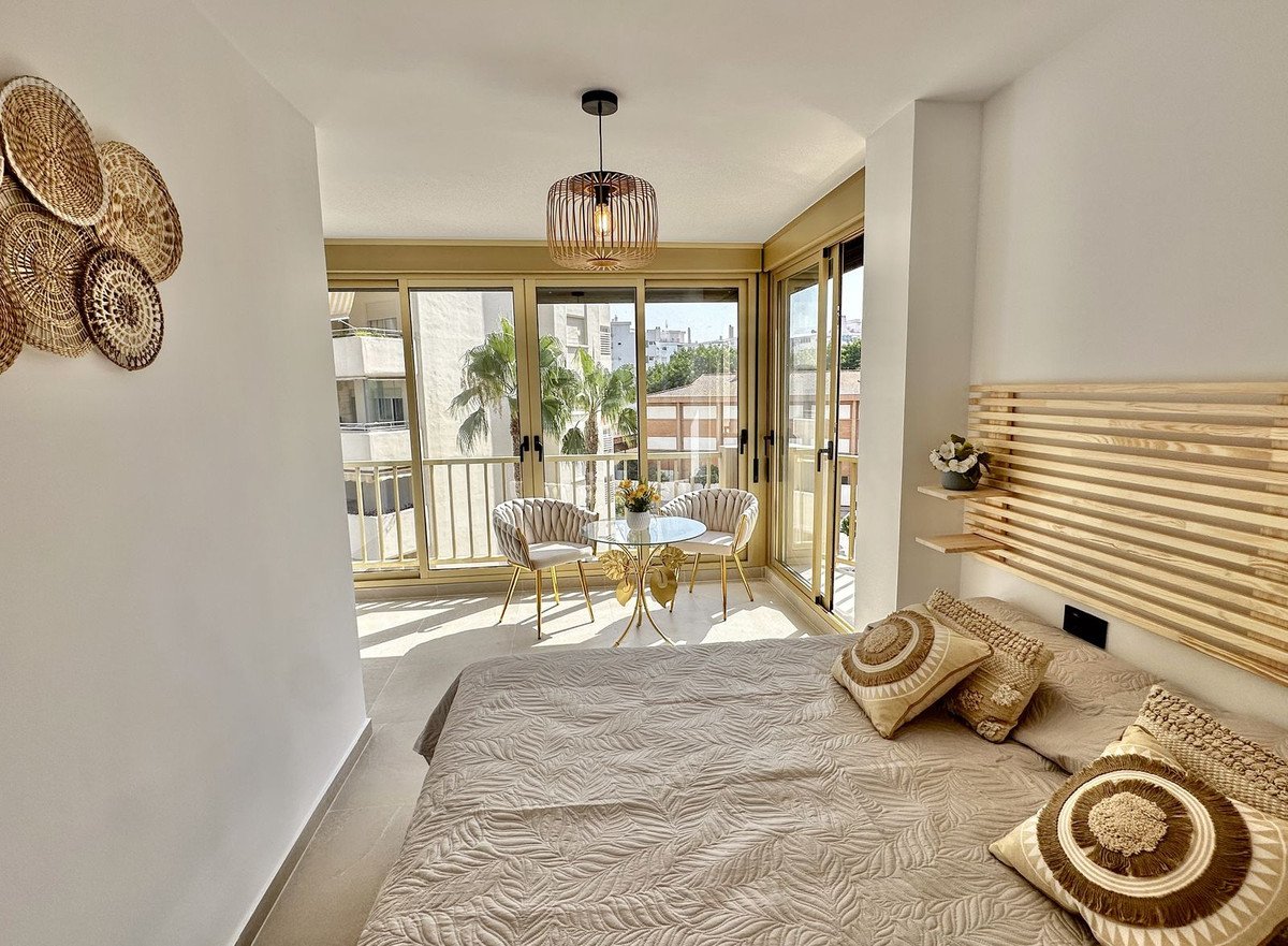 2 Bed Middle Floor Apartment in Fuengirola