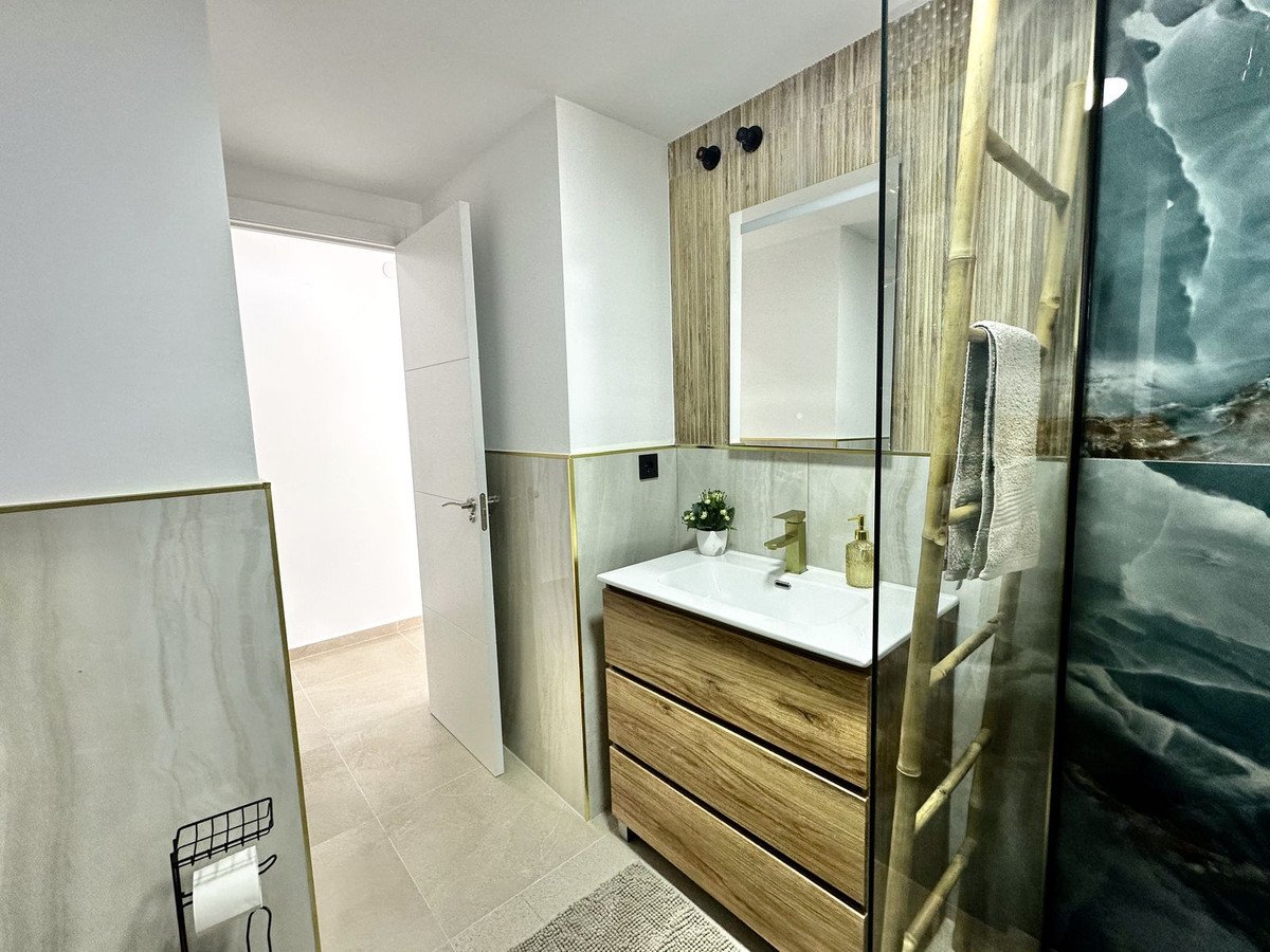 2 Bed Middle Floor Apartment in Fuengirola