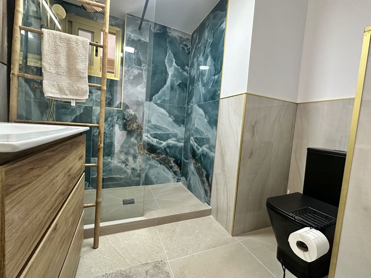 2 Bed Middle Floor Apartment in Fuengirola