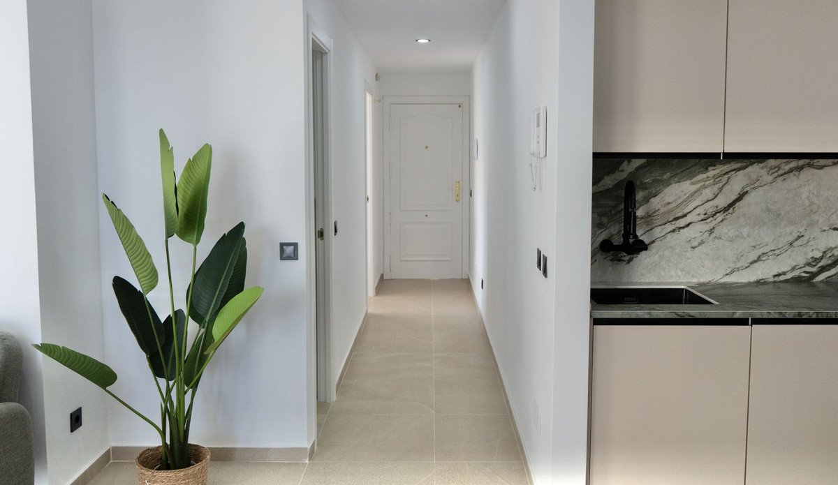 2 Bed Middle Floor Apartment in Fuengirola