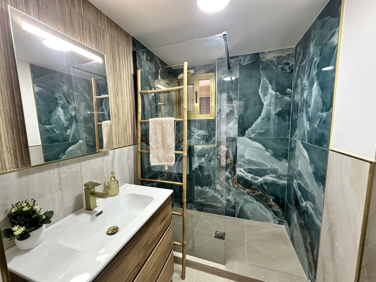 2 Bed Middle Floor Apartment in Fuengirola
