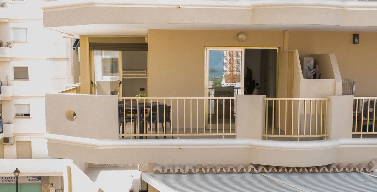 2 Bed Middle Floor Apartment in Fuengirola