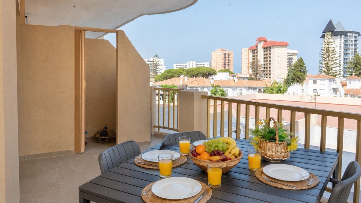2 Bed Middle Floor Apartment in Fuengirola