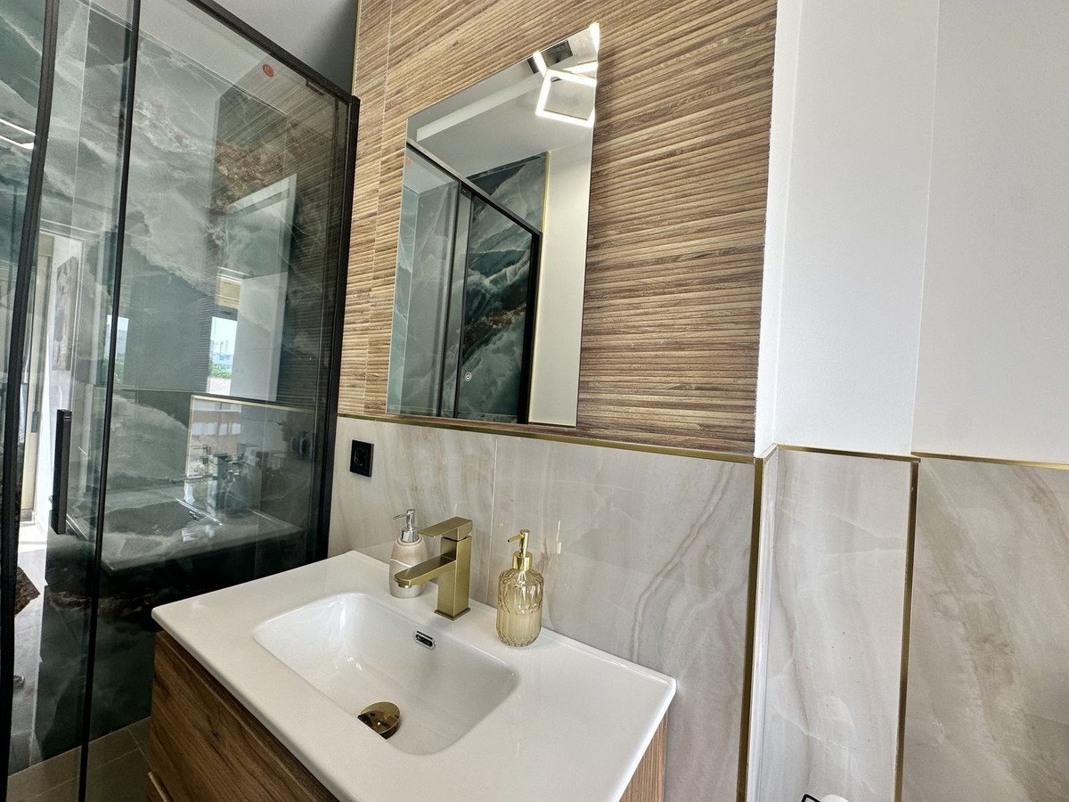 2 Bed Middle Floor Apartment in Fuengirola