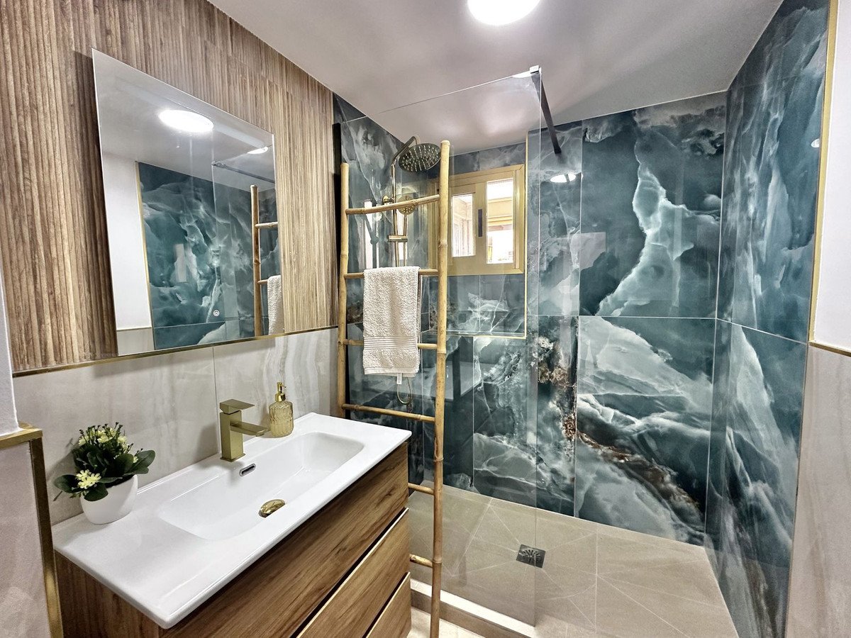 2 Bed Middle Floor Apartment in Fuengirola