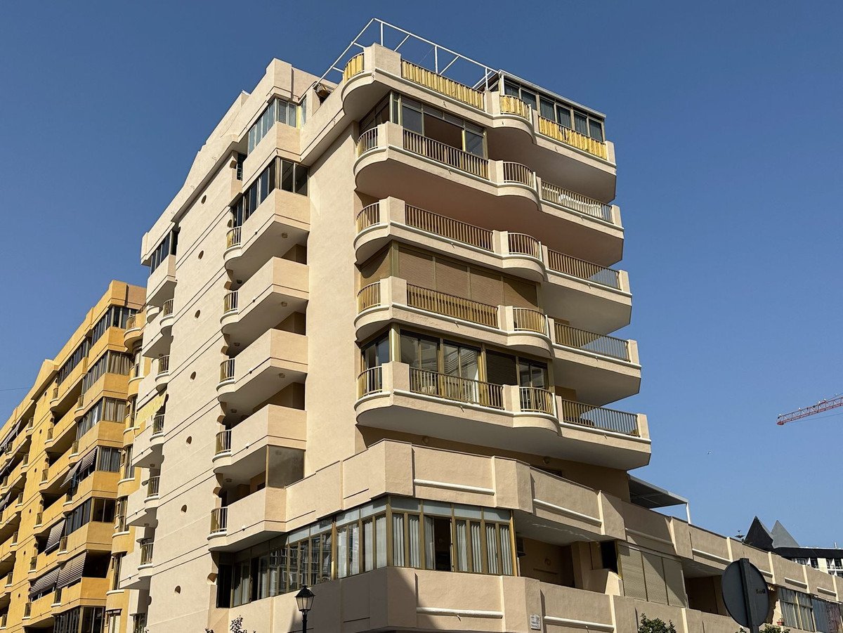 2 Bed Middle Floor Apartment in Fuengirola