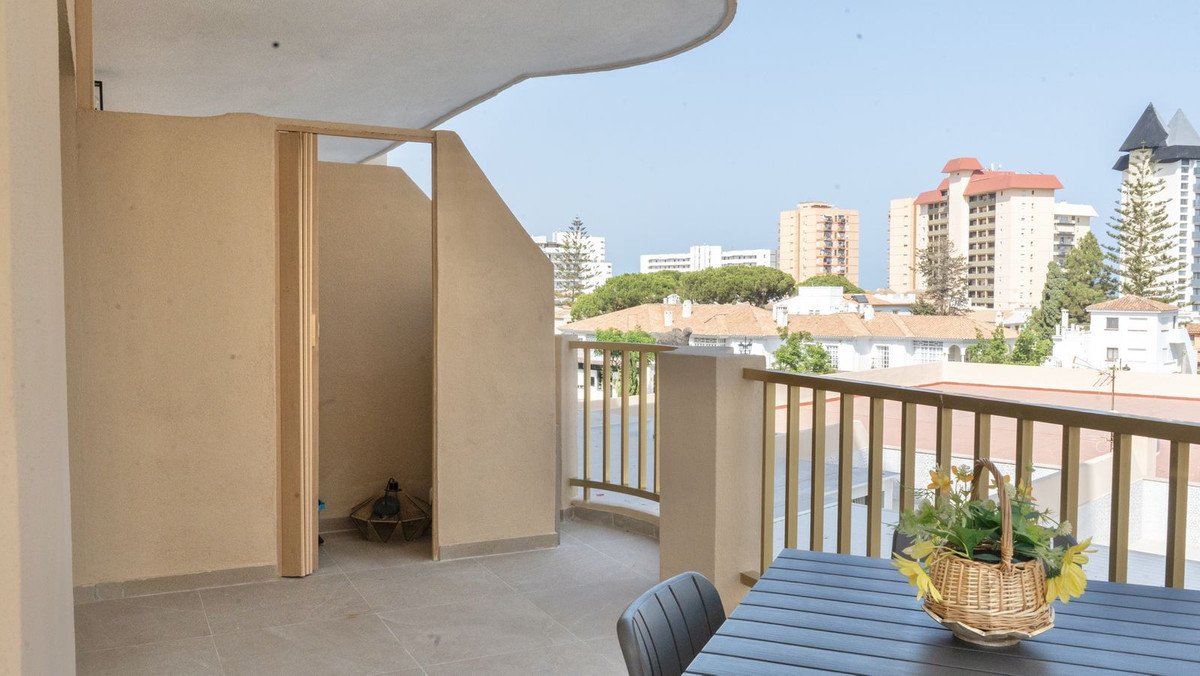 2 Bed Middle Floor Apartment in Fuengirola