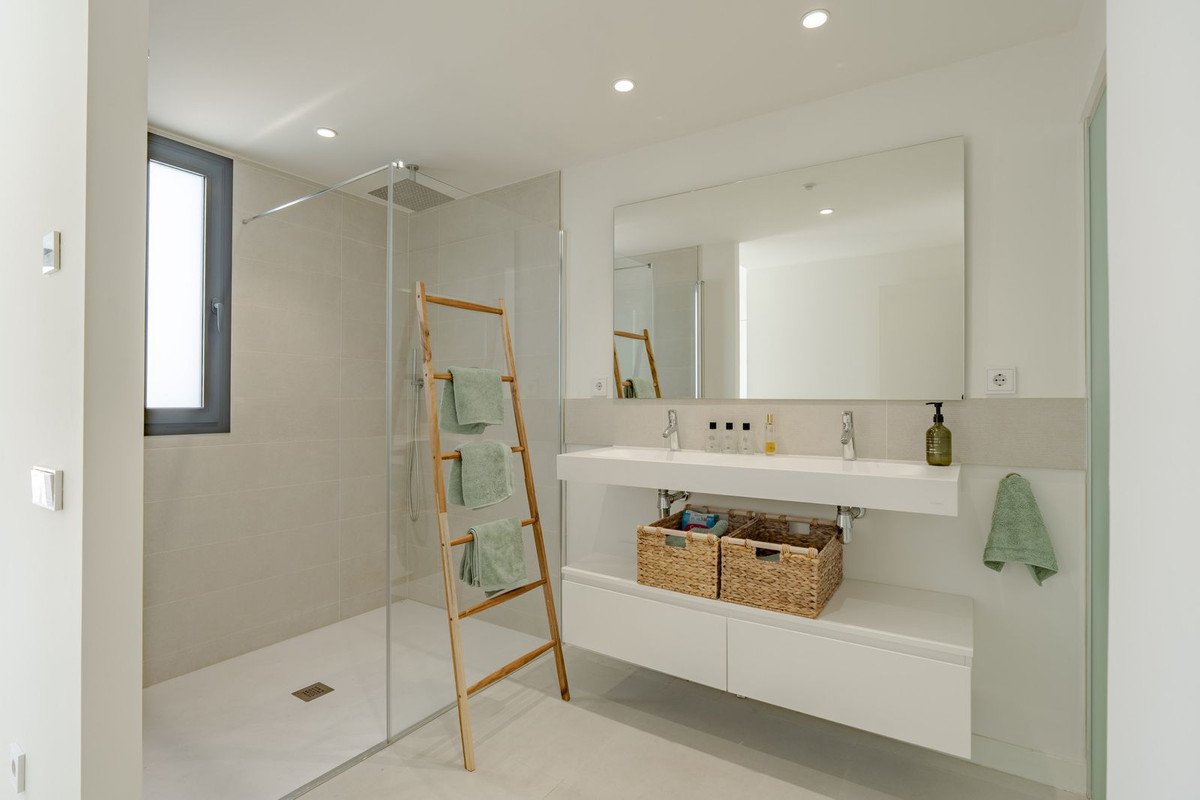 3 Bed Middle Floor Apartment in Fuengirola