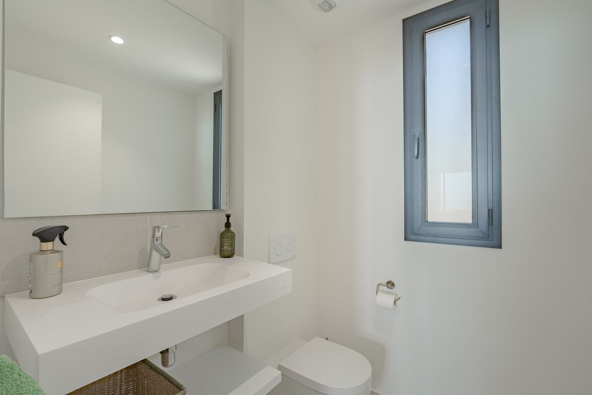 3 Bed Middle Floor Apartment in Fuengirola
