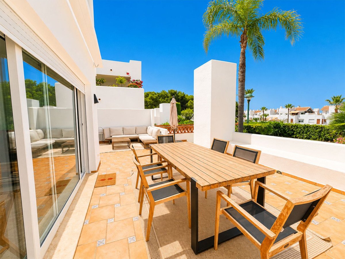 2 Bed Ground Floor Apartment in Los Monteros