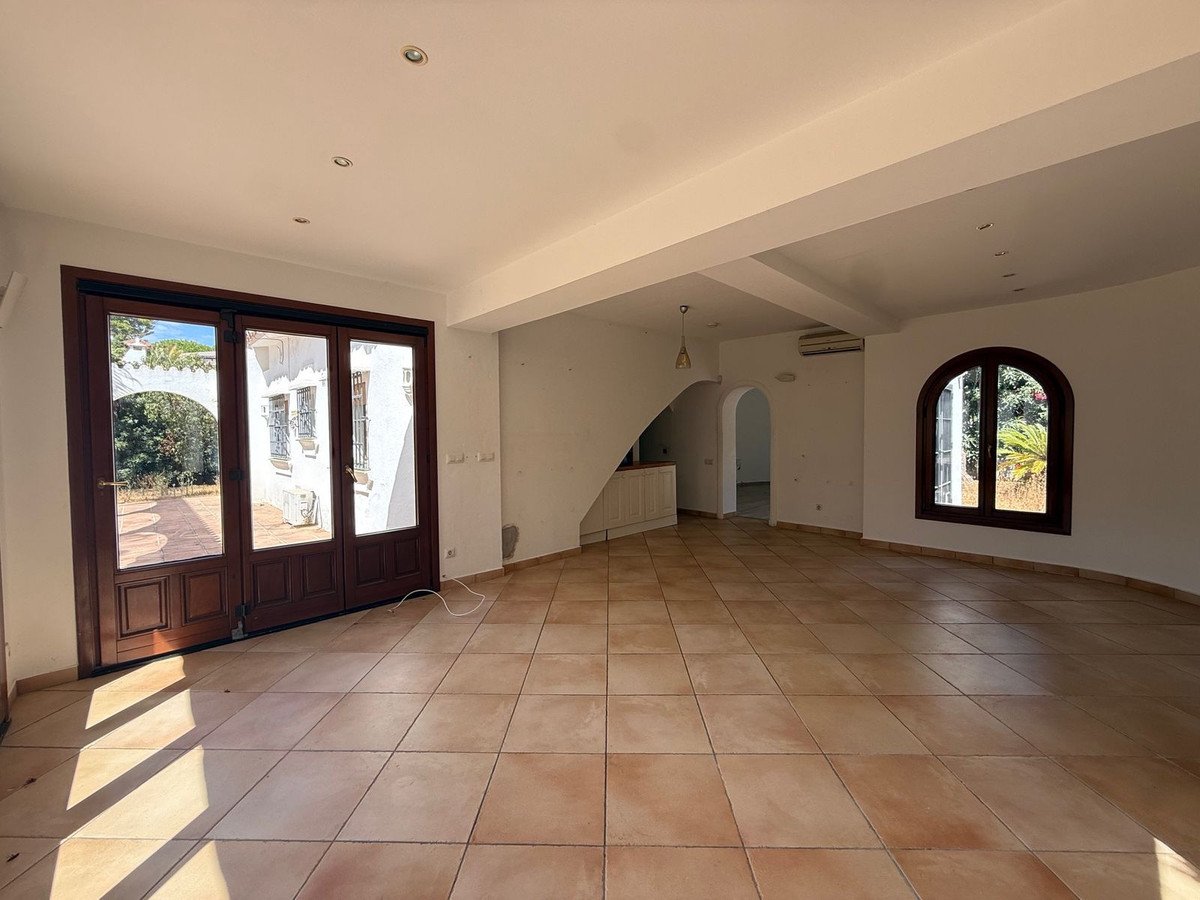 2 Bed Detached Villa in Marbesa