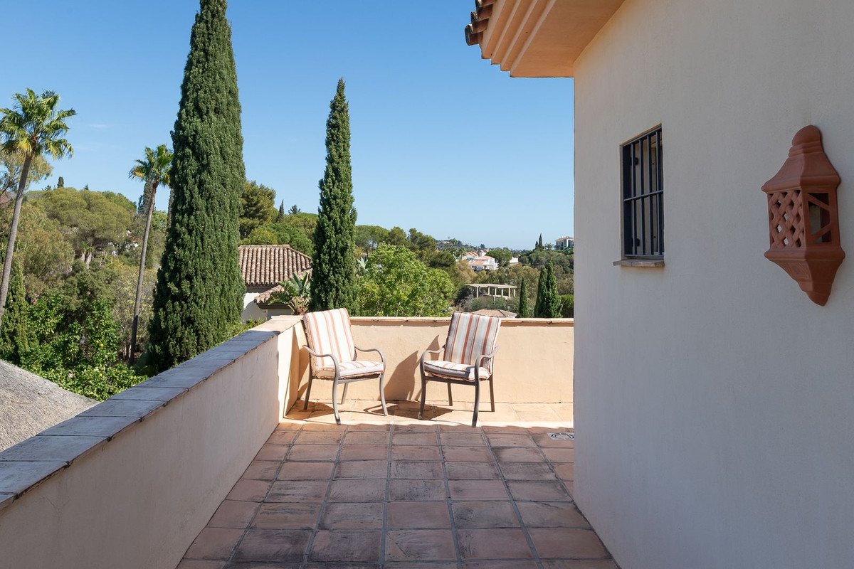 5 Bed Detached Villa in Elviria