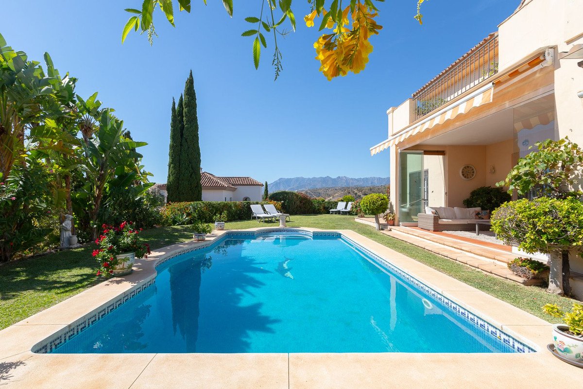 5 Bed Detached Villa in Elviria