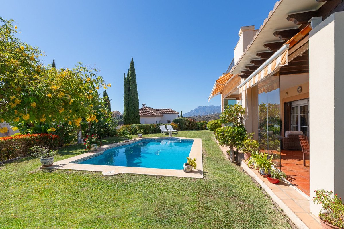 5 Bed Detached Villa in Elviria