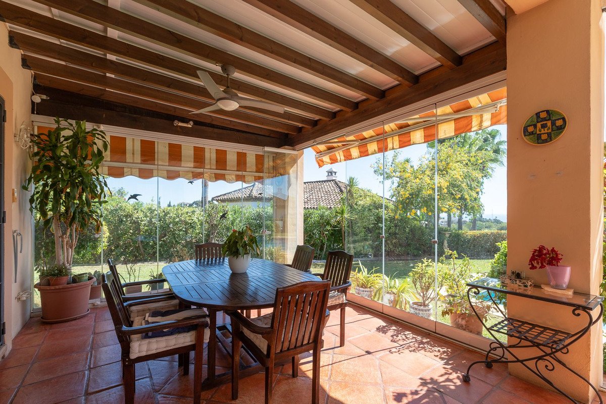 5 Bed Detached Villa in Elviria