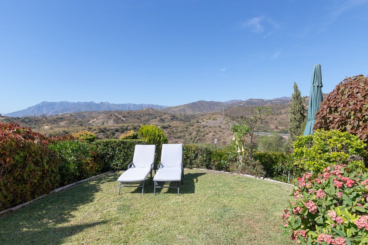 5 Bed Detached Villa in Elviria