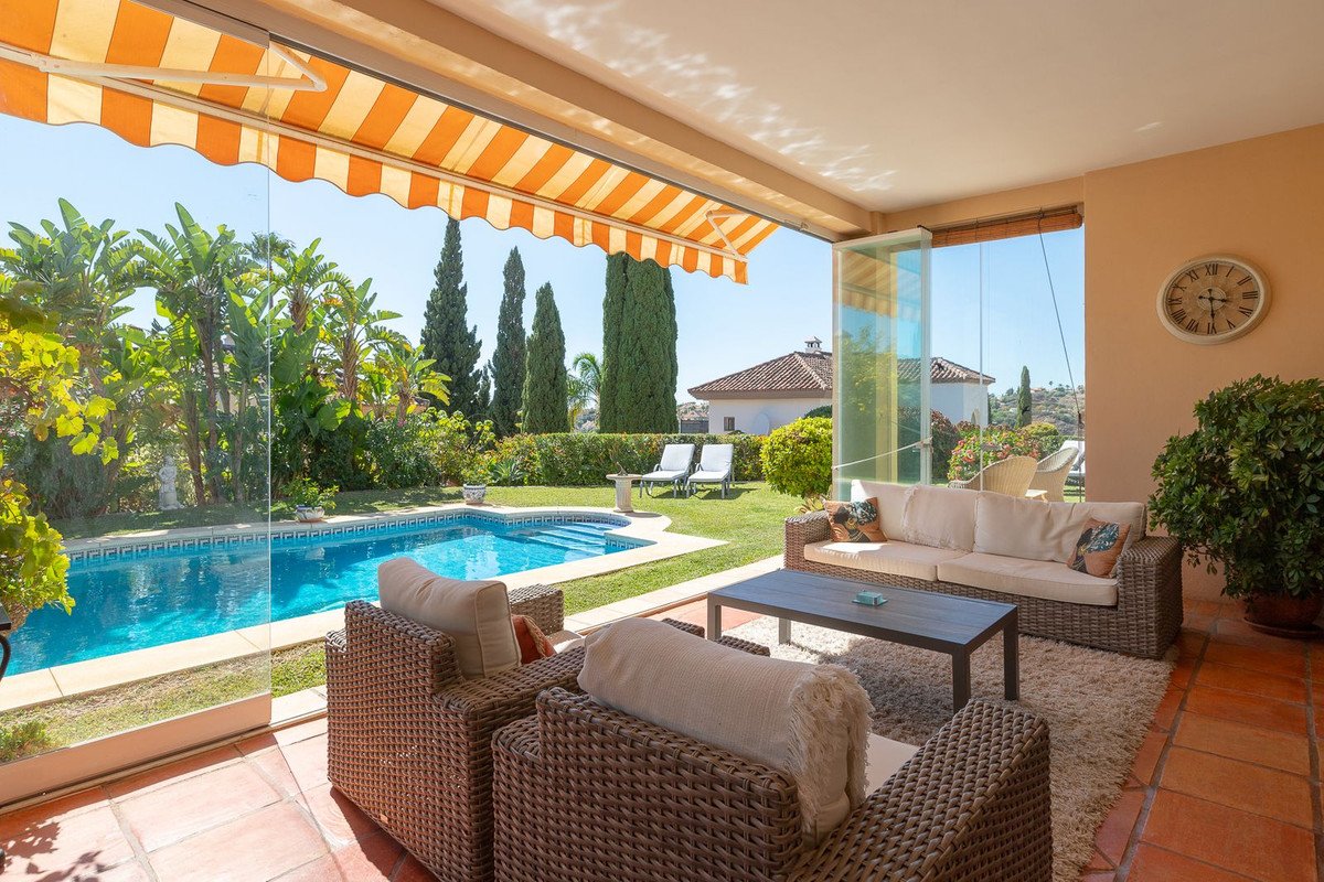 5 Bed Detached Villa in Elviria
