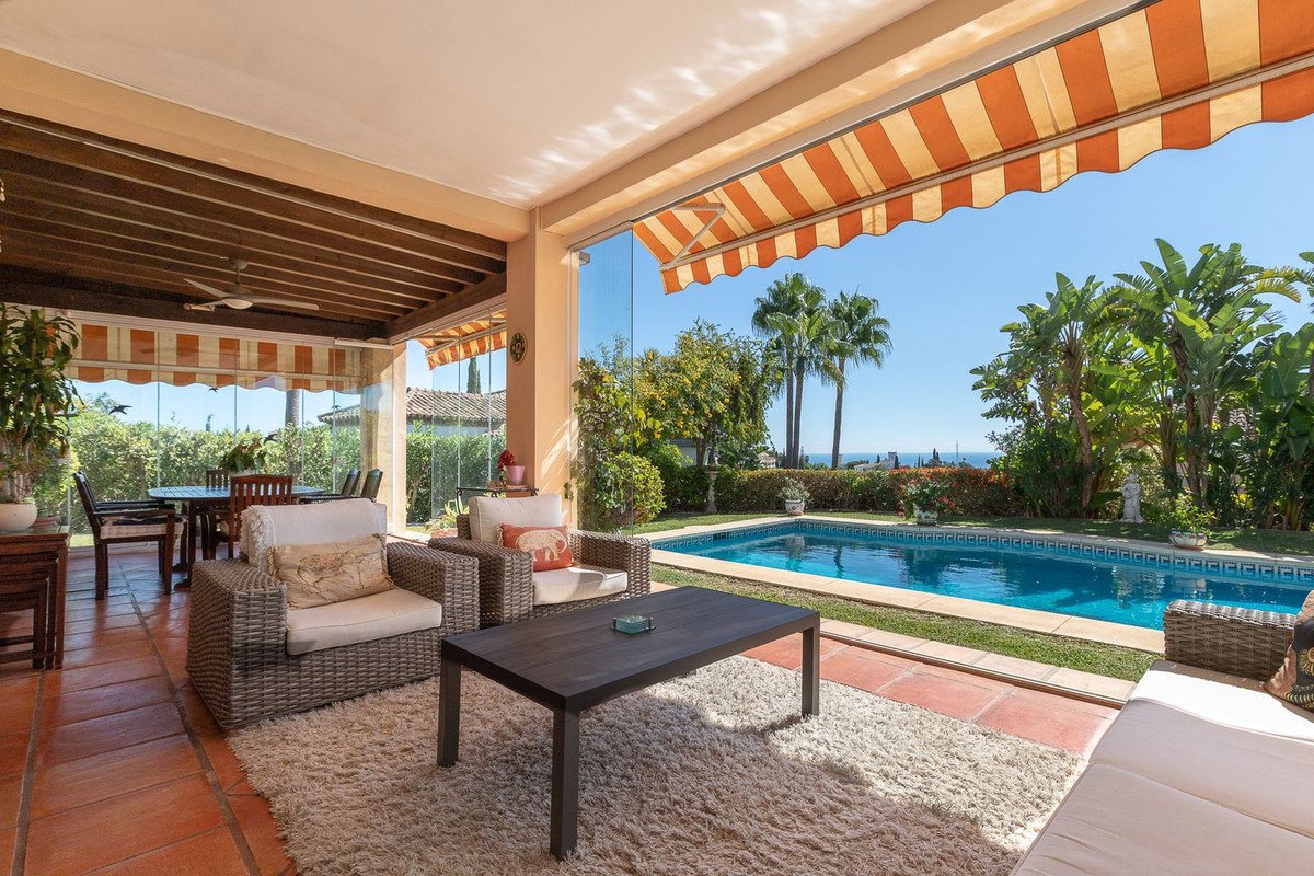5 Bed Detached Villa in Elviria