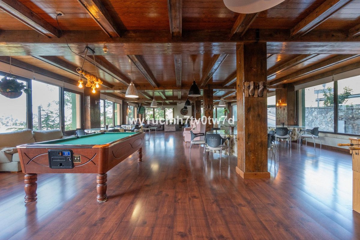 52 Bed Hotel in Sierra Nevada
