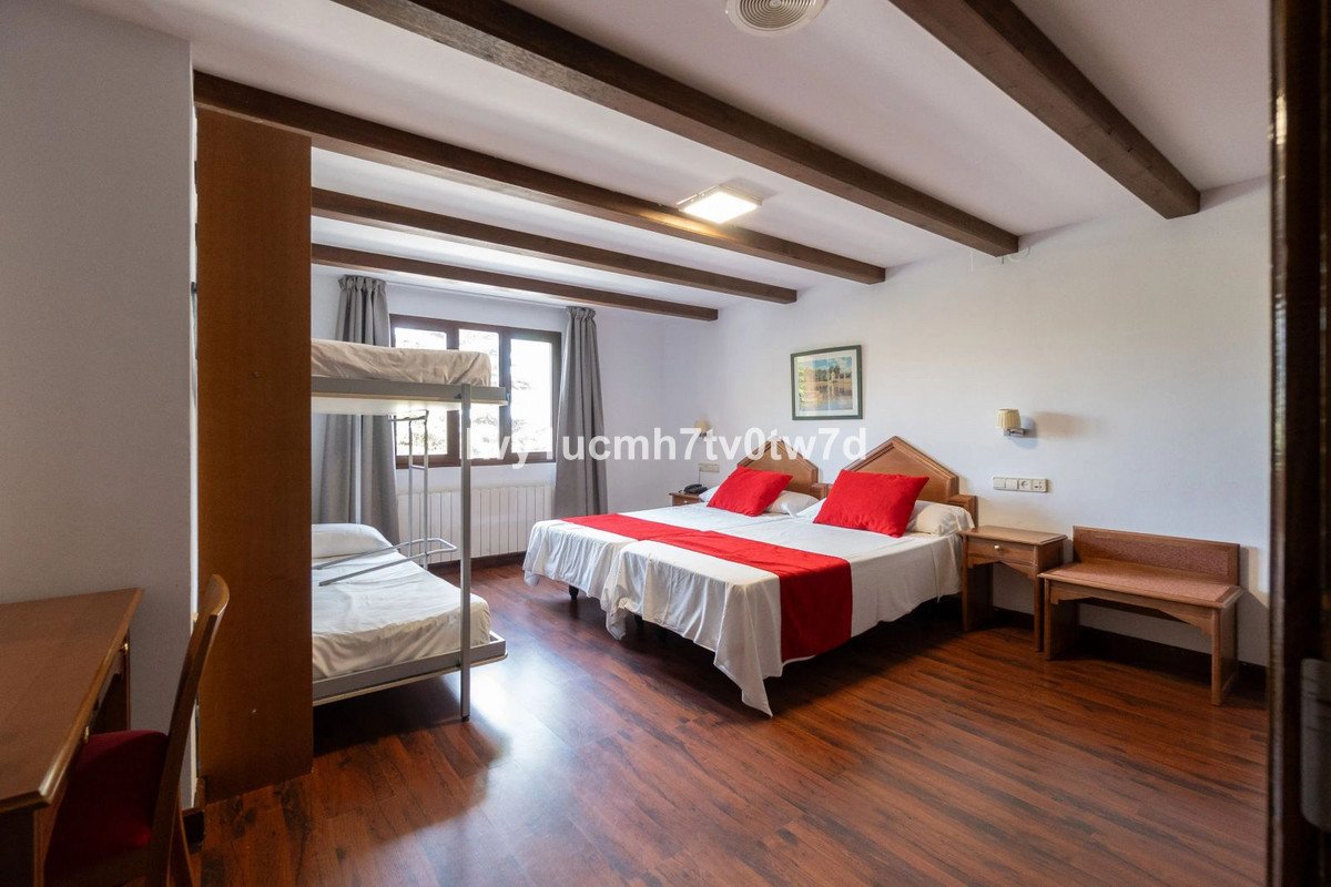 52 Bed Hotel in Sierra Nevada