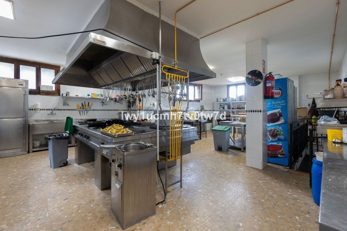 52 Bed Hotel in Sierra Nevada