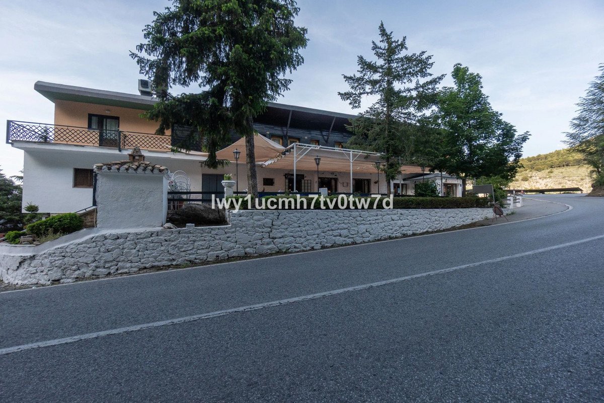 52 Bed Hotel in Sierra Nevada