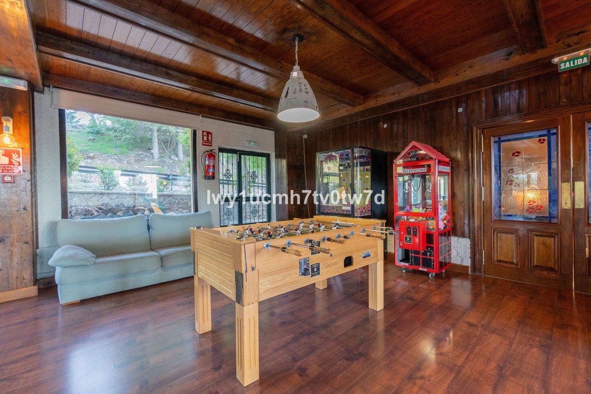 52 Bed Hotel in Sierra Nevada