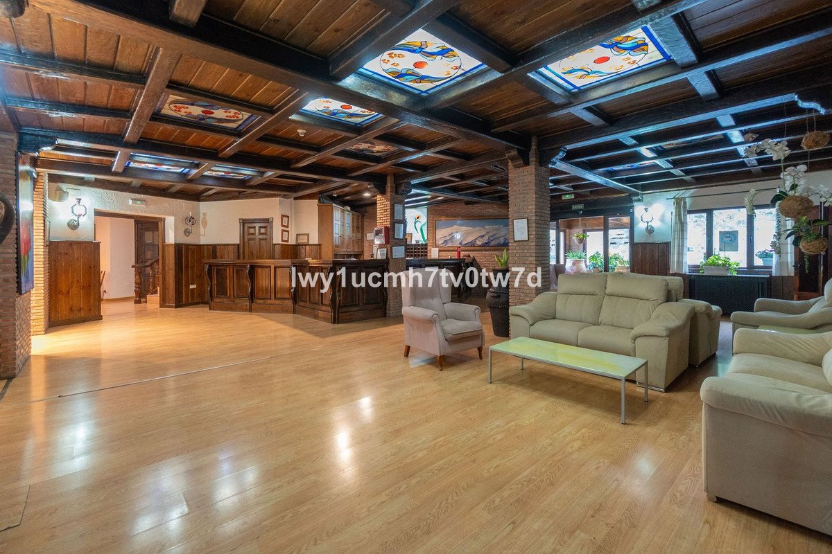 52 Bed Hotel in Sierra Nevada