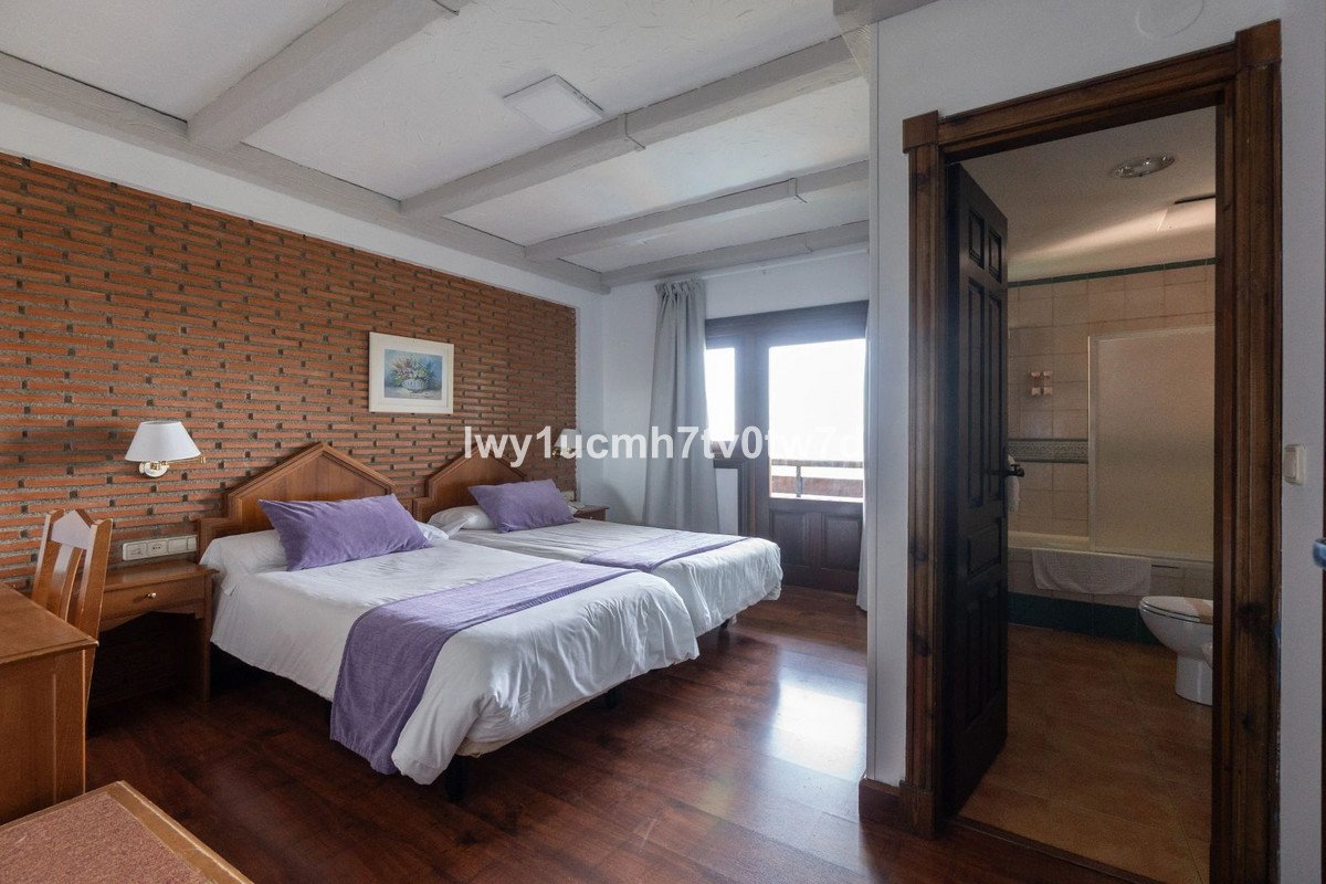 52 Bed Hotel in Sierra Nevada