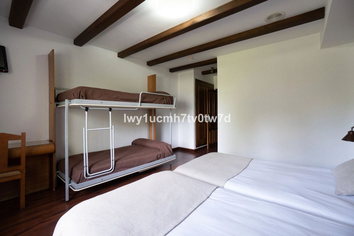 52 Bed Hotel in Sierra Nevada
