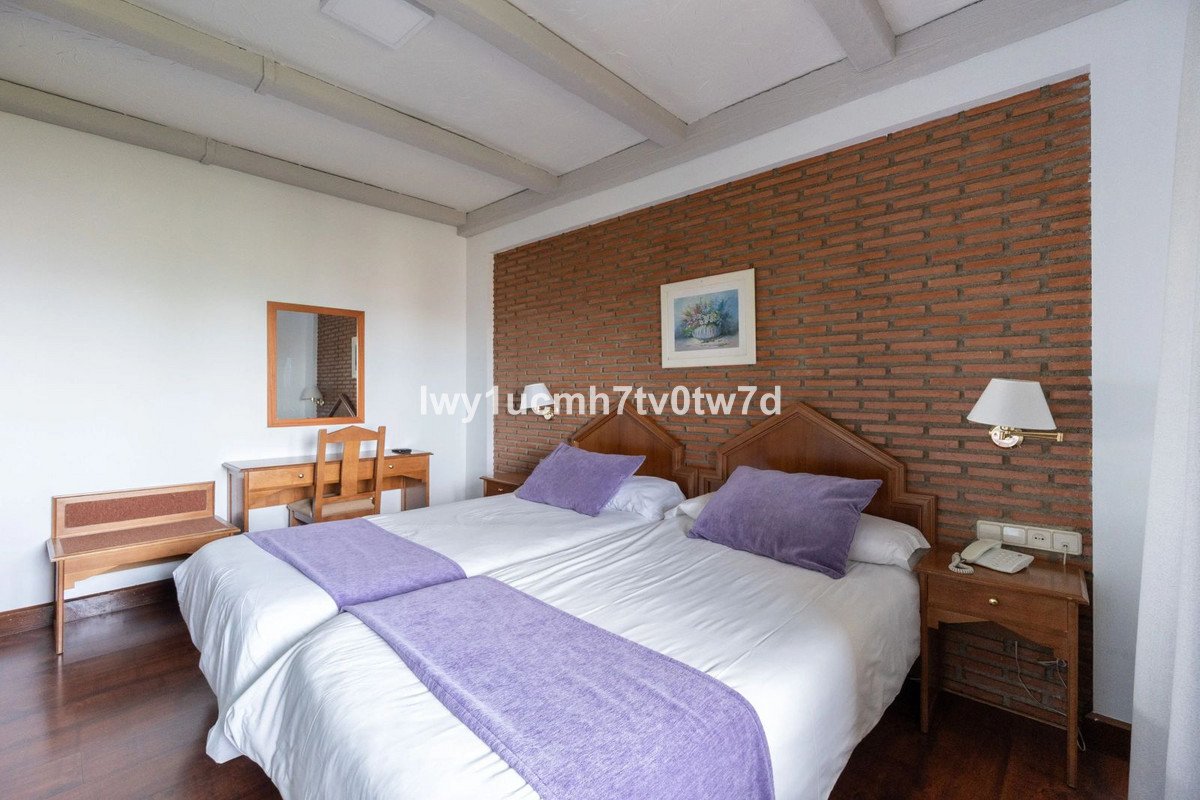 52 Bed Hotel in Sierra Nevada