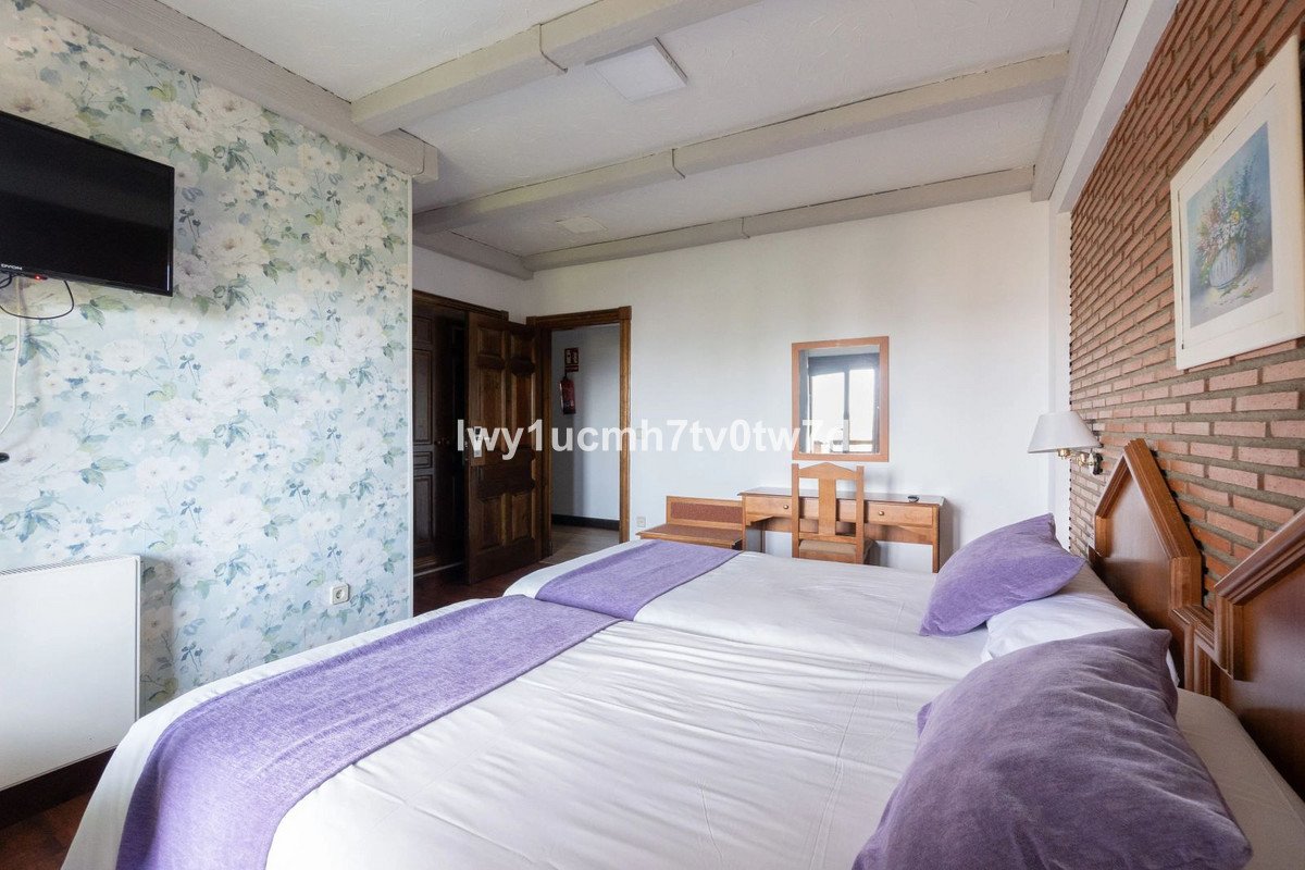 52 Bed Hotel in Sierra Nevada