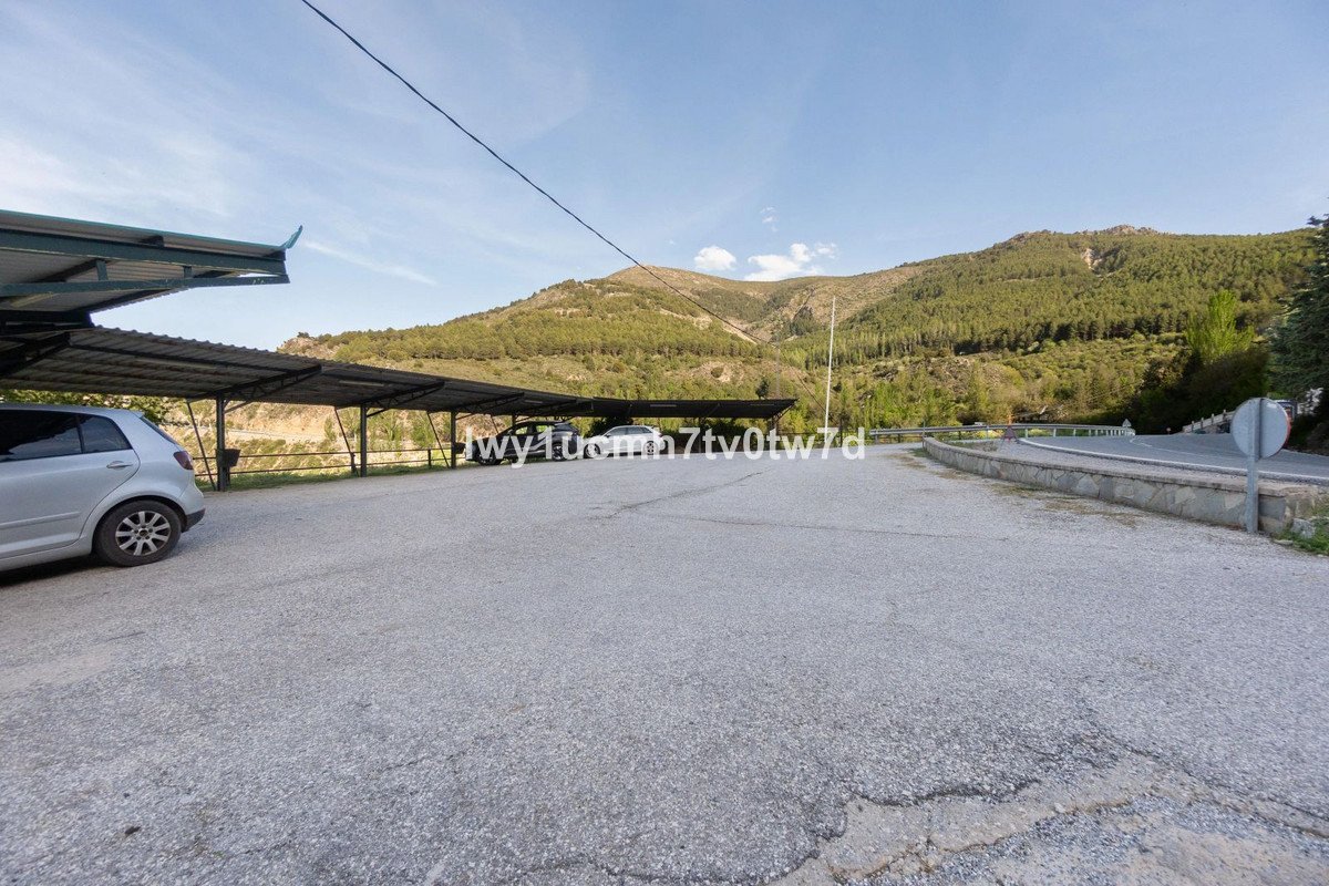 52 Bed Hotel in Sierra Nevada