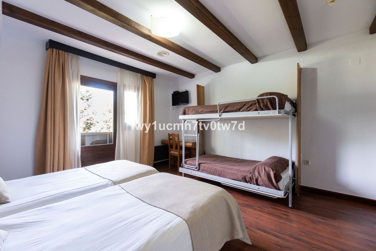 52 Bed Hotel in Sierra Nevada