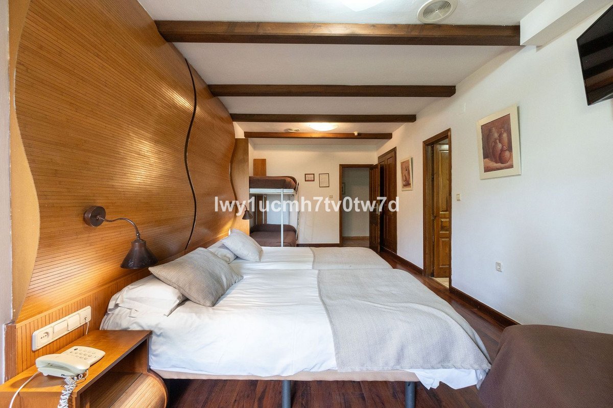 52 Bed Hotel in Sierra Nevada